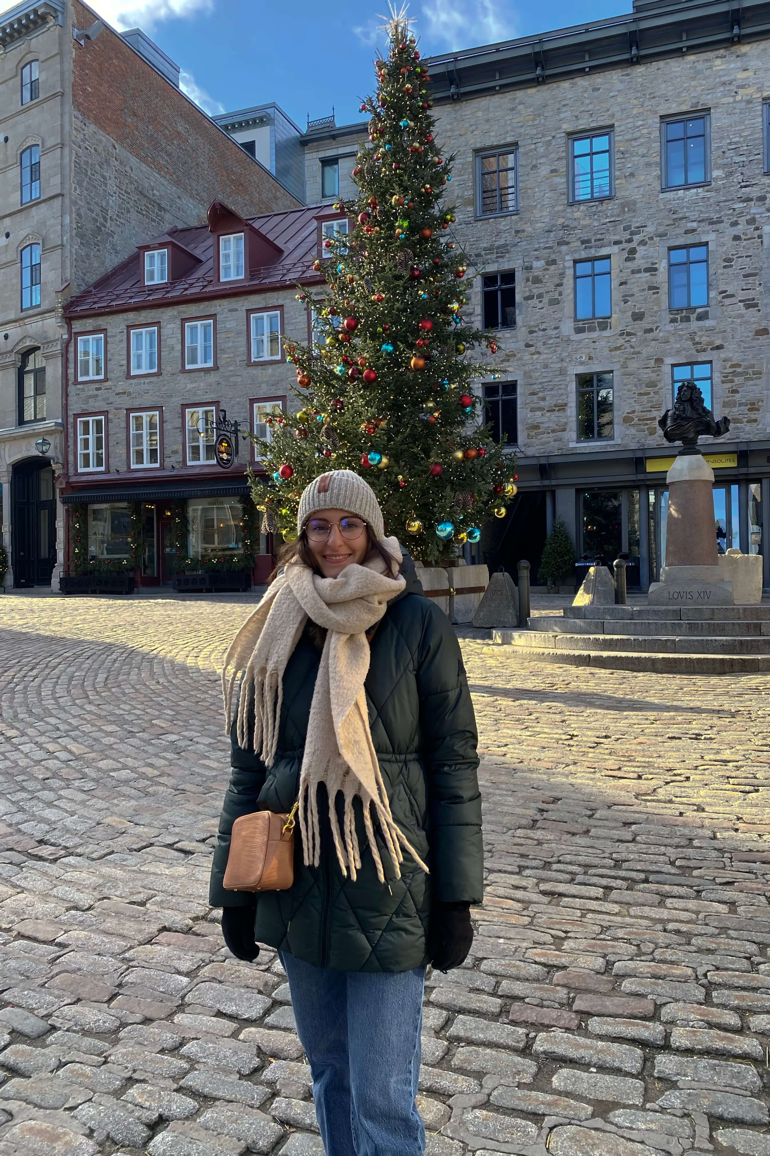 Mélanie Suberchicot dans une rue de Montréal en hiver
